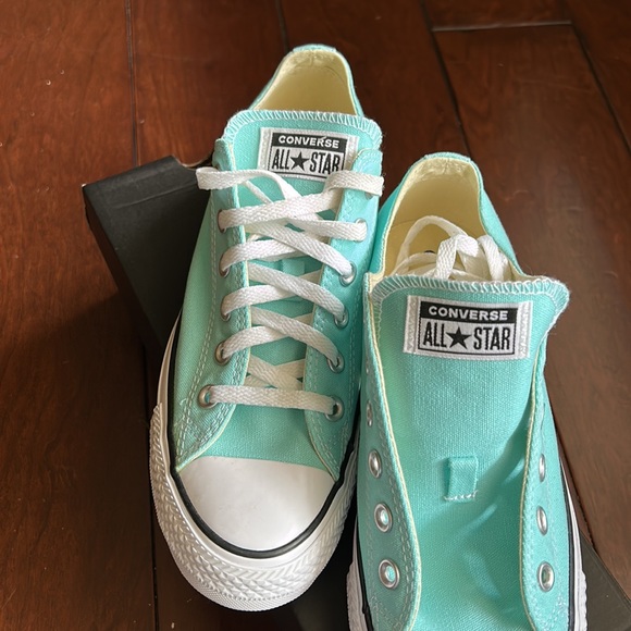 Converse💕NIB💕Aruba Blue💕Unisex 💕Mens 7💕Women’s 9💕Sneakers - Picture 2 of 9